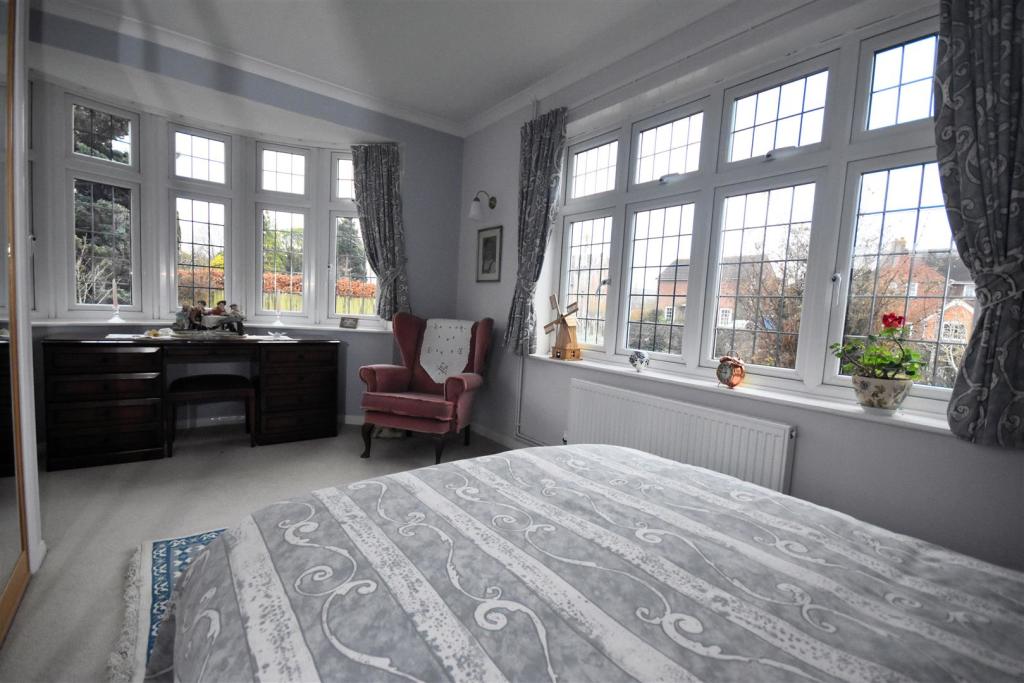 bedroom 2...jpg