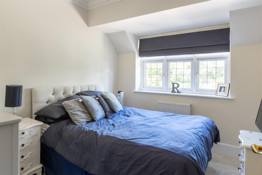 11 Pine Coombe-5.jpg