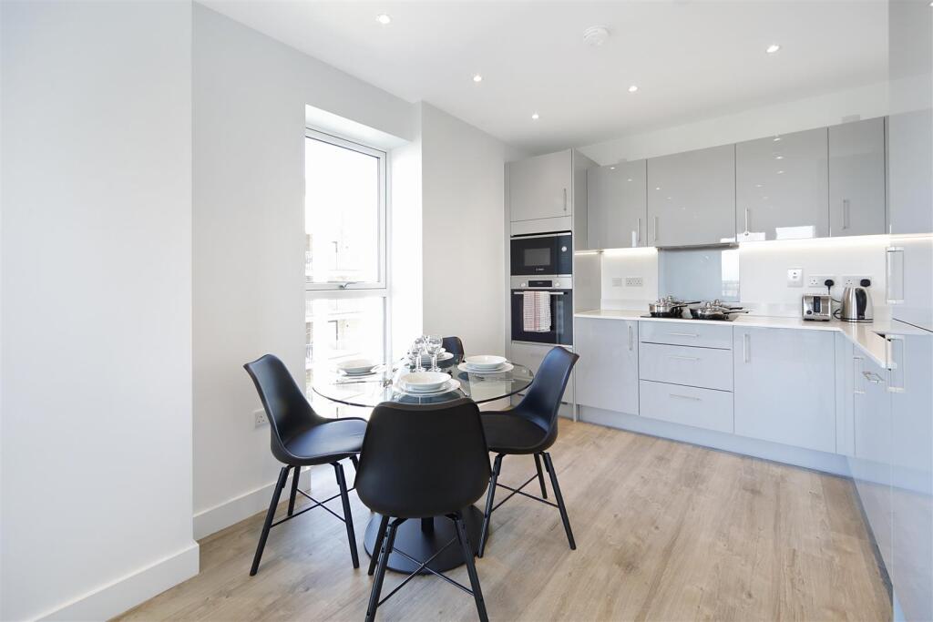 Lounge/Kitchen