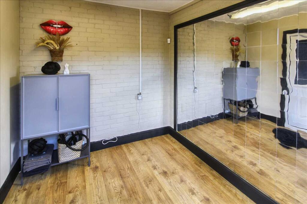 Garage/Workspace