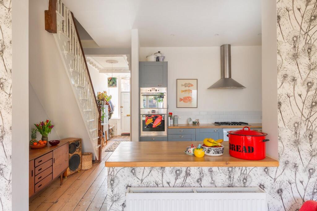 2E0RFS - Kitchen B.jpg