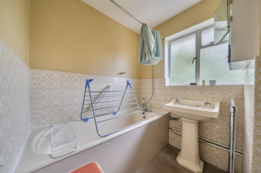 1346134-5-68b1e9c...