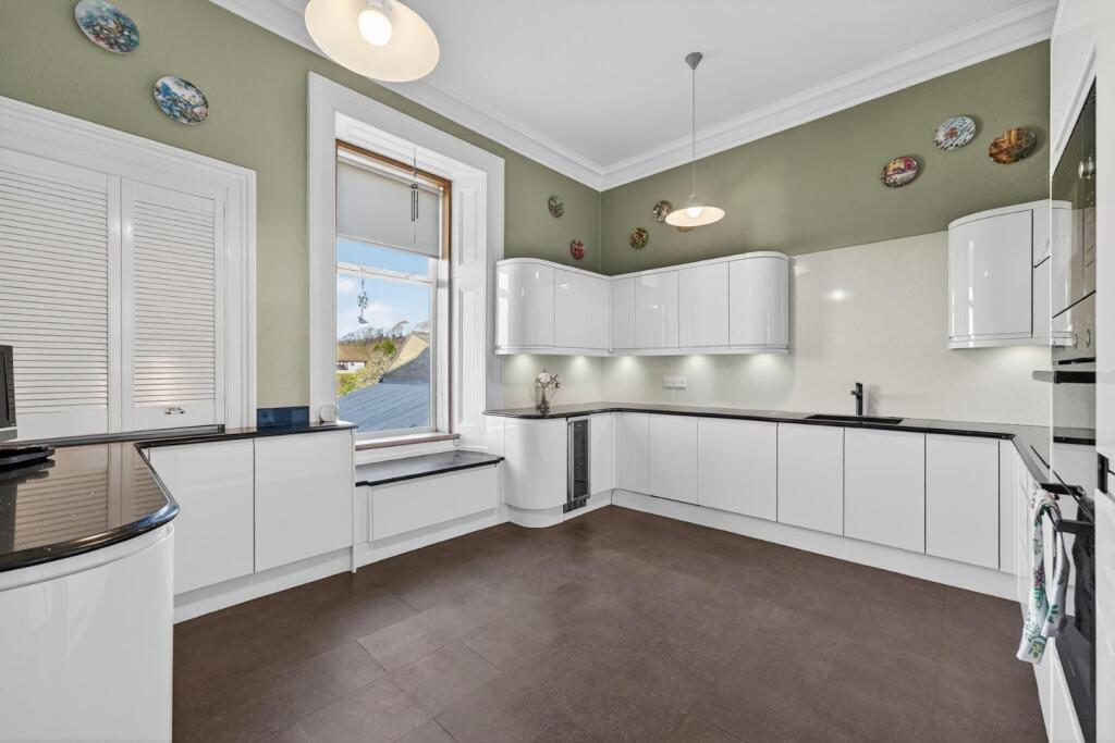 8 buchanan street, largs_29.jpg