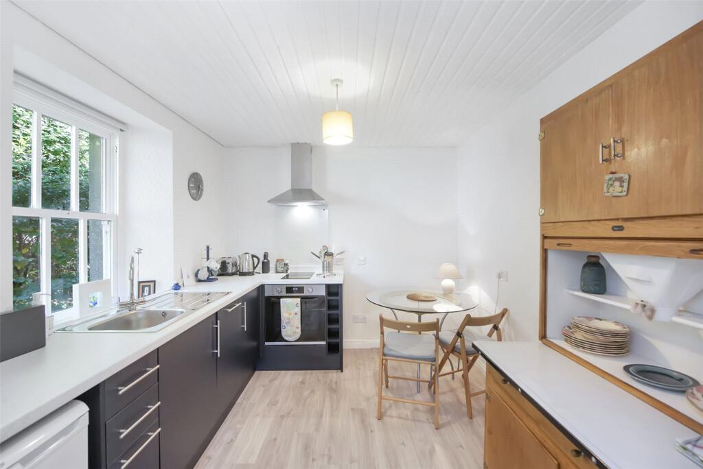 Apartment: Kitchen