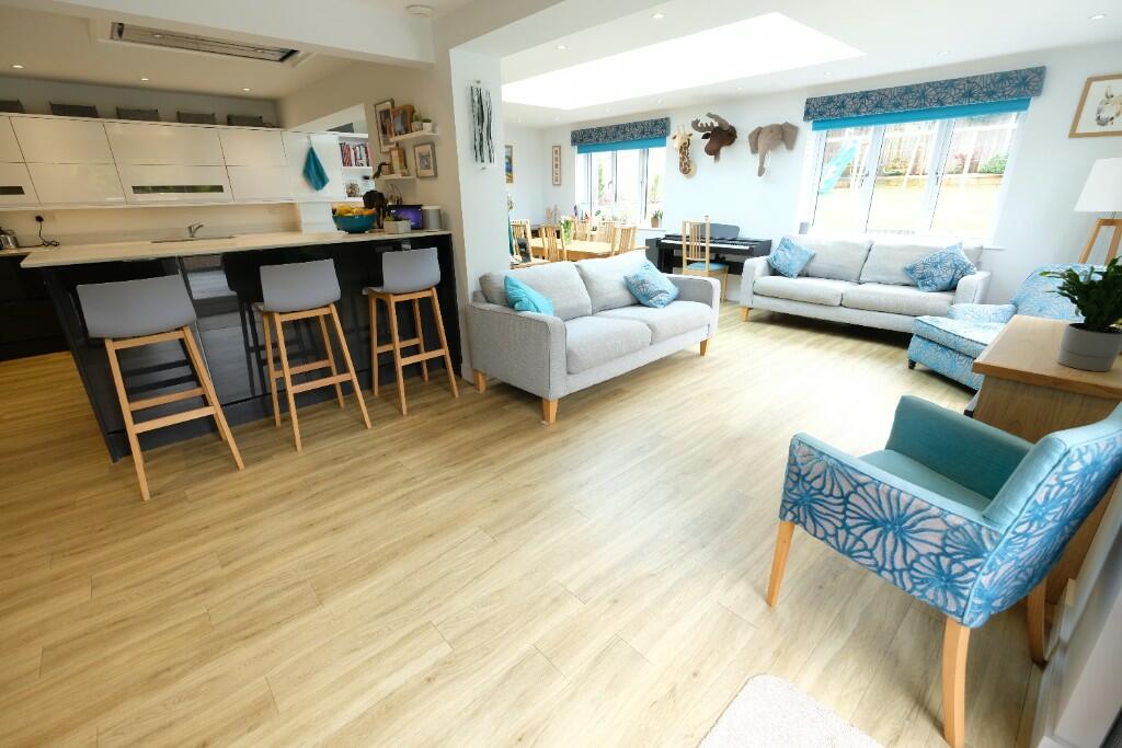 OPEN PLAN ROOM