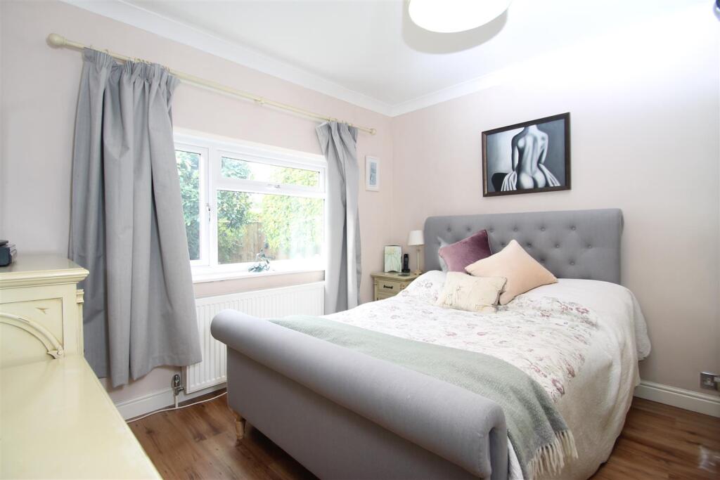 bedroom 1.JPG