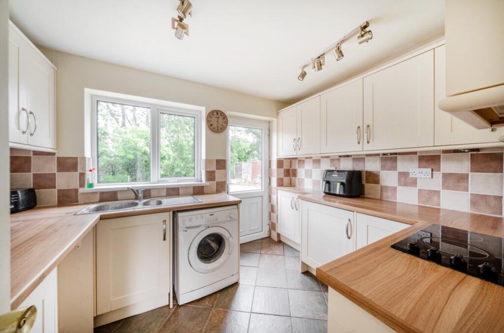 1301897-9-683f0629b51e5