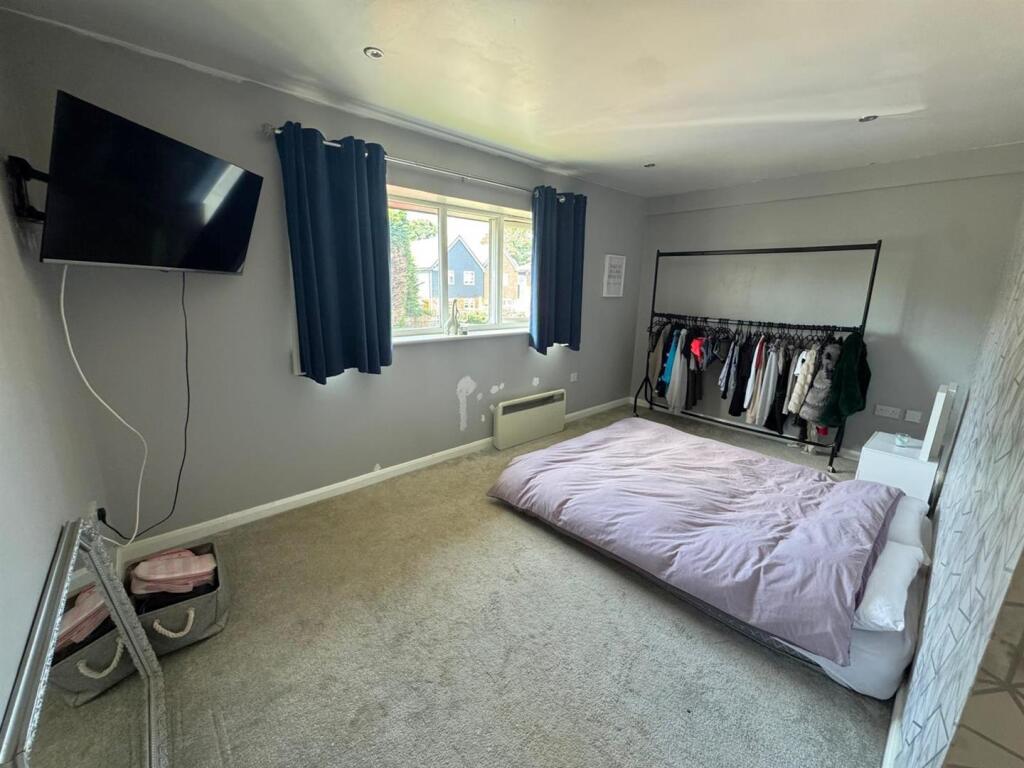 bedroom2.jpeg