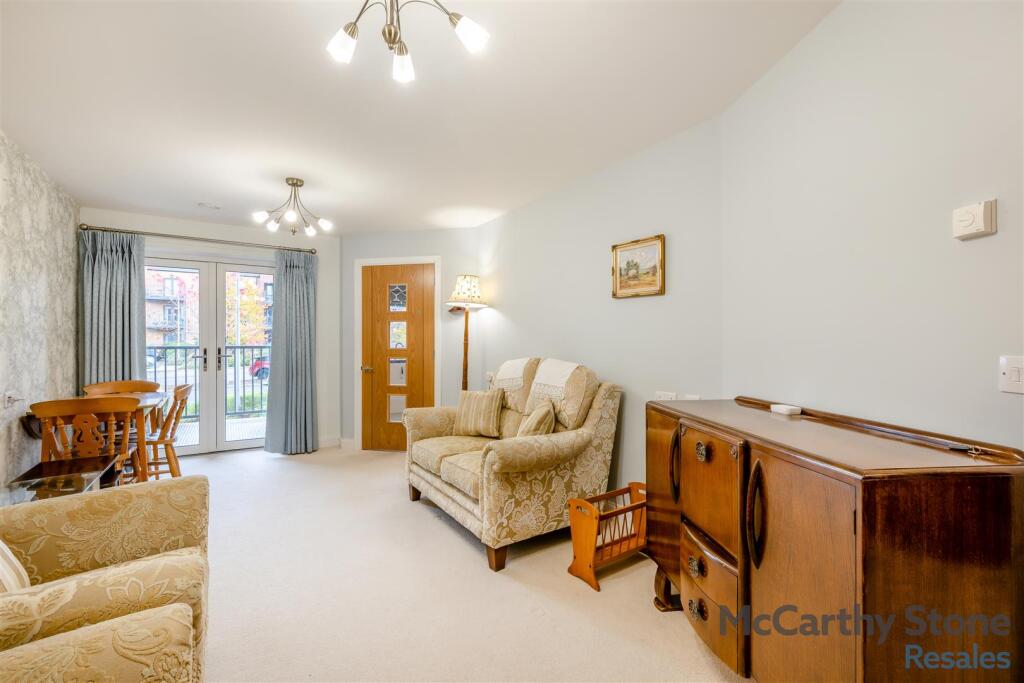 8668898-interior04.jpg