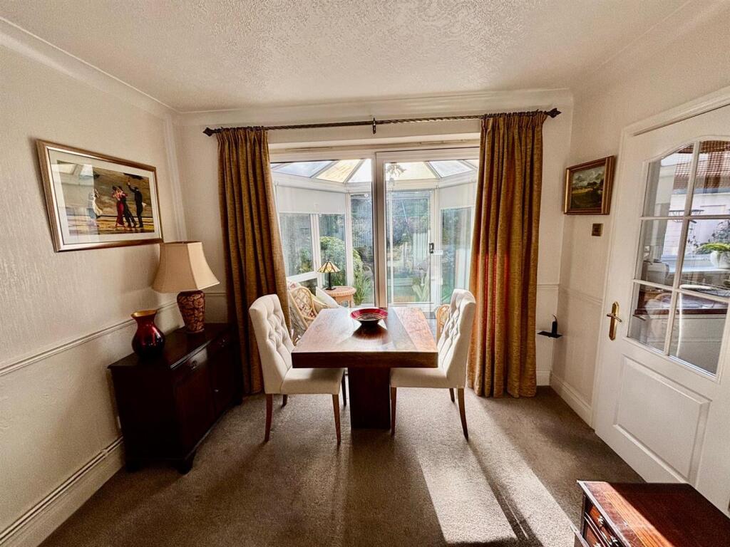 Dining Area: