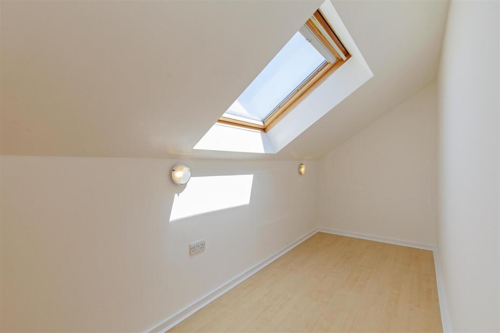 Bedroom 1-6.jpg