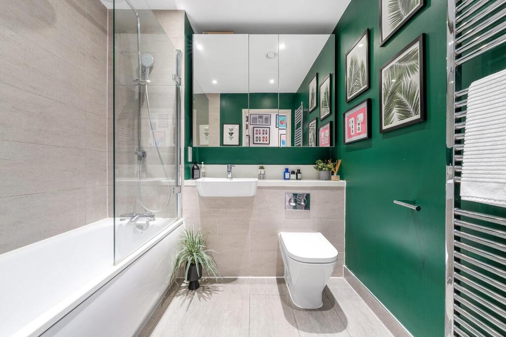 Bathroom.JPG