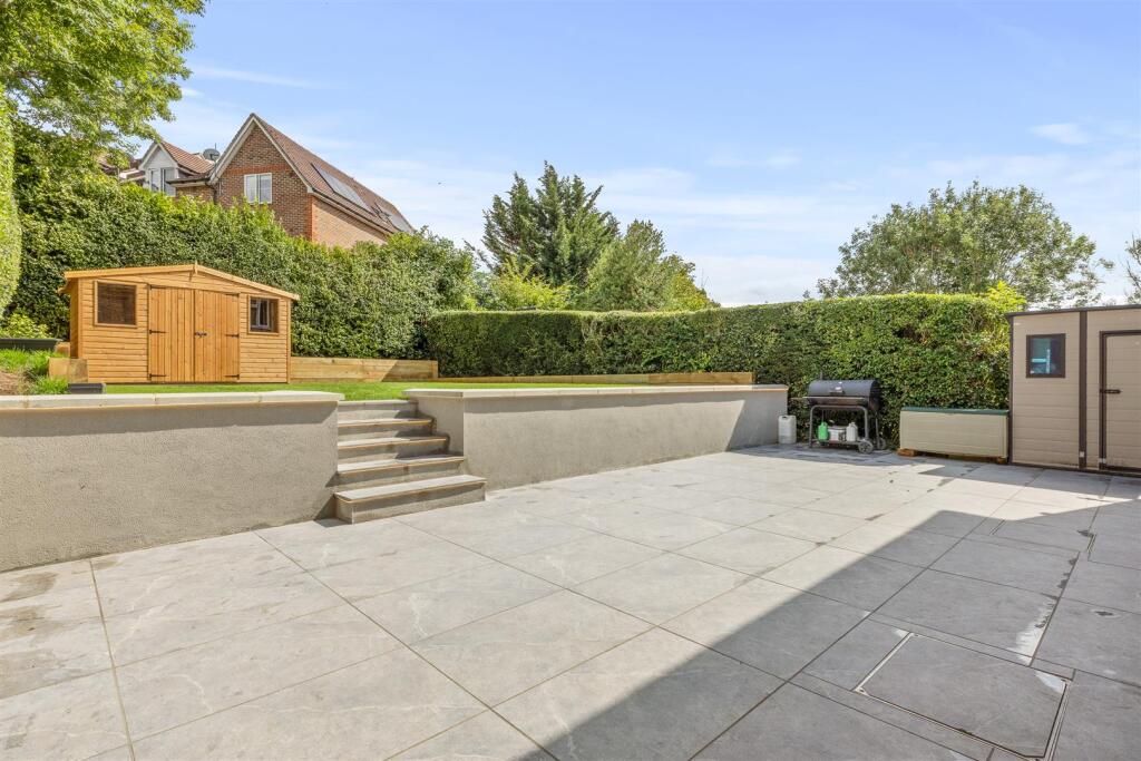 6 Coningsby Road, HP13 5NX-11.jpg
