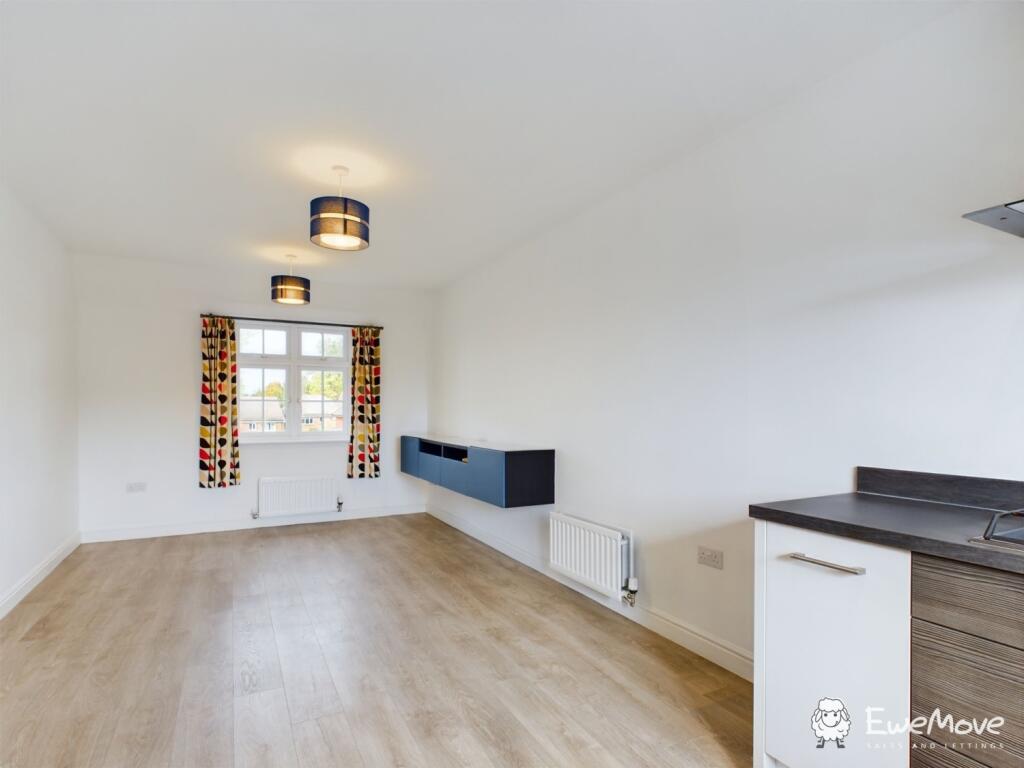 CAM02899G0-PR0040-STILL008