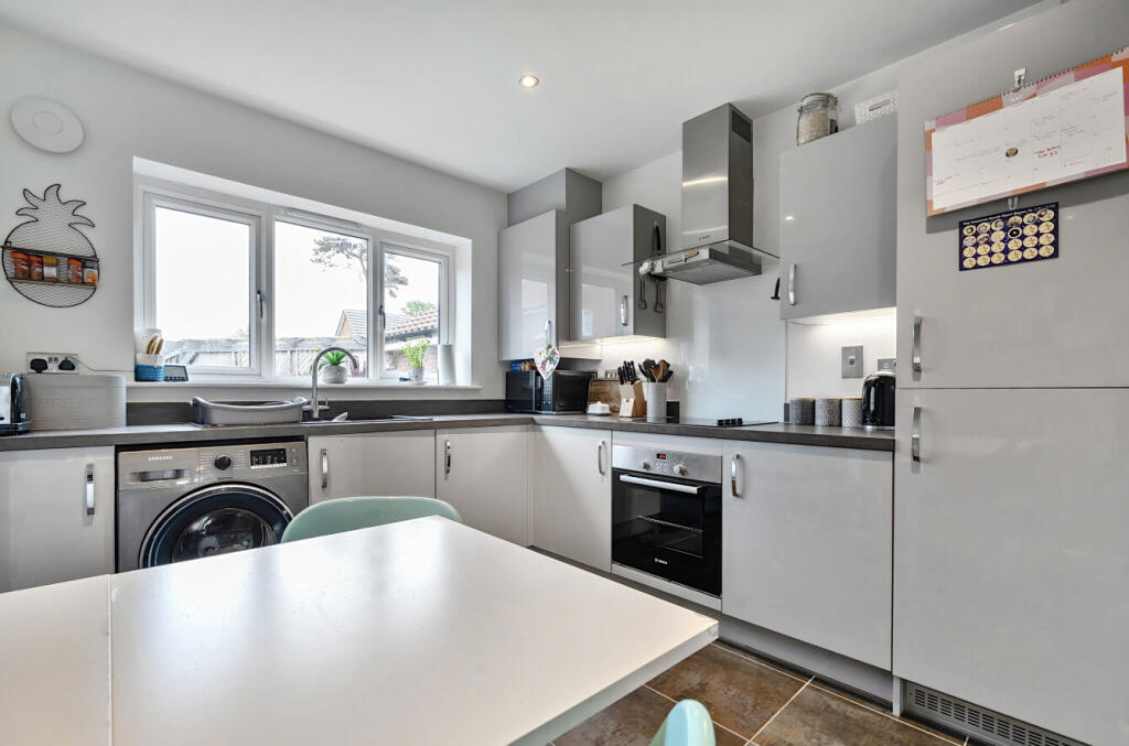 1297135-10-682f9b...