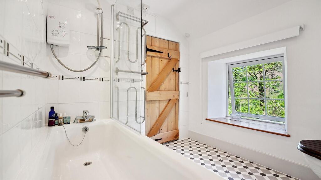 Upstairs bathroom.jpg