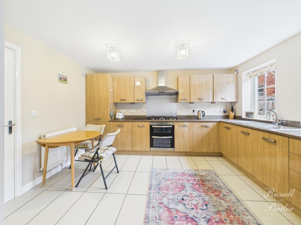 CAM02127G0-PR0332-STILL015