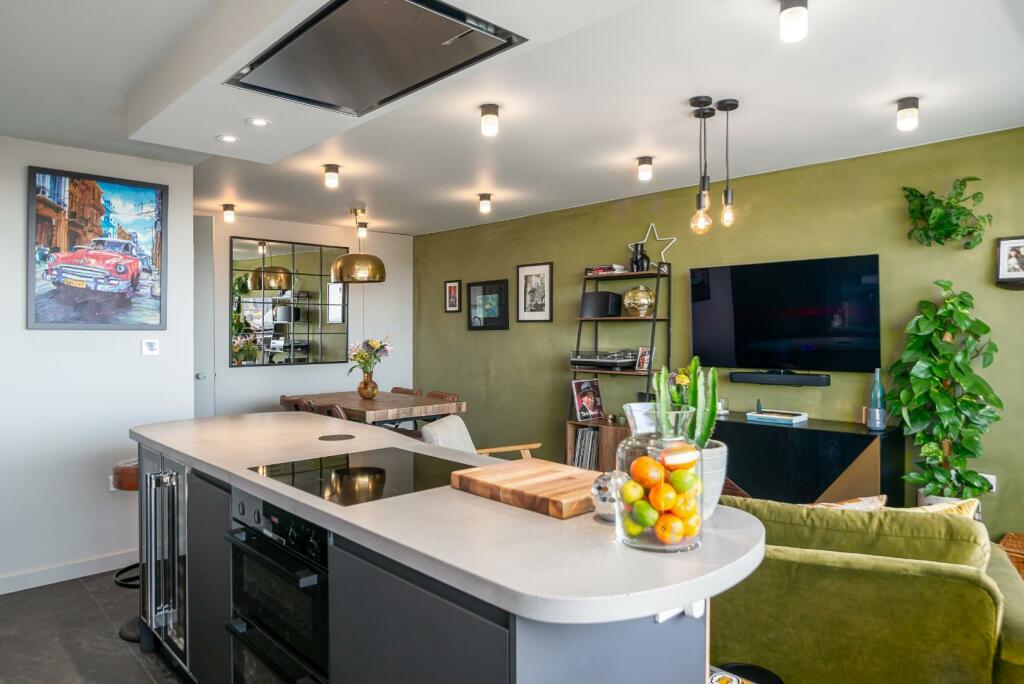 (HQ) Flat 100, Luxborough Tower, Luxborough St, W1