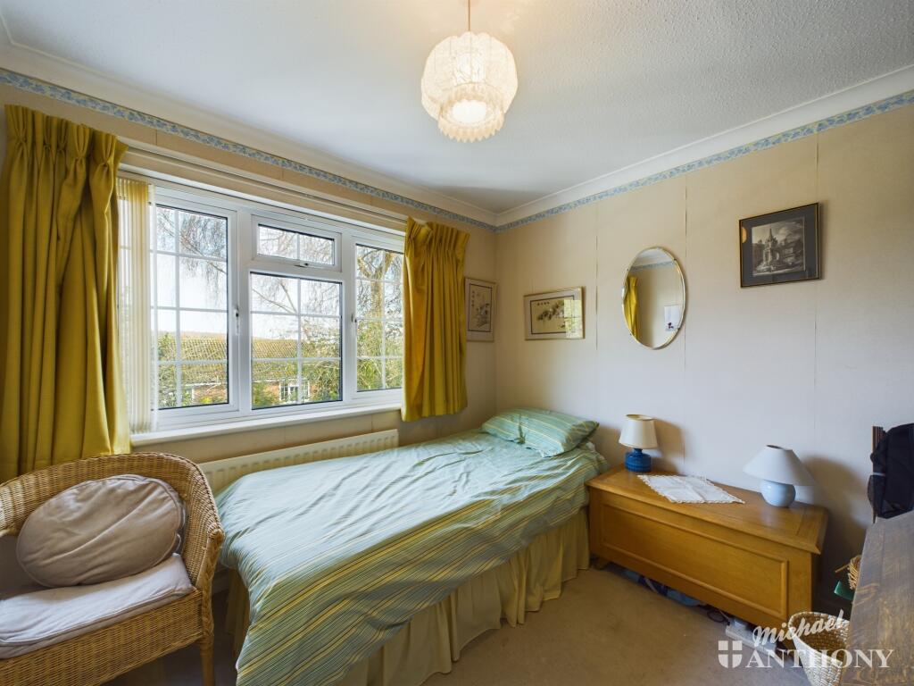 CAM02773G0-PR0240-STILL023