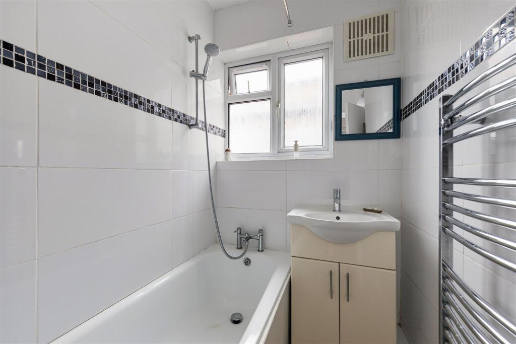Bridge Court E10