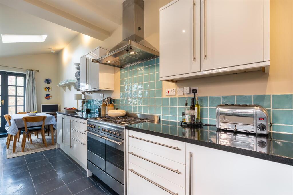 kitchen-3.jpg