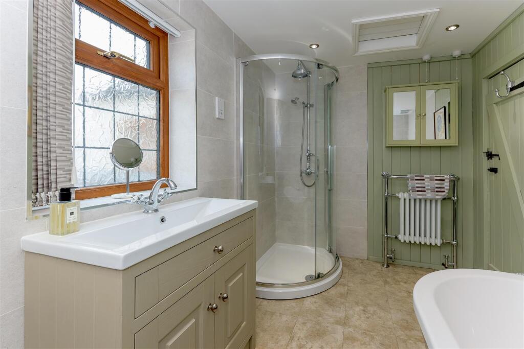 Bathroom 1.1 1N9A7454-CR3-20240818-DxO_DeepPRIME X