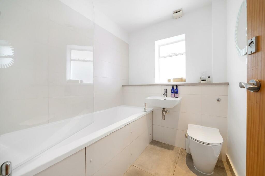 Bathroom.jpg