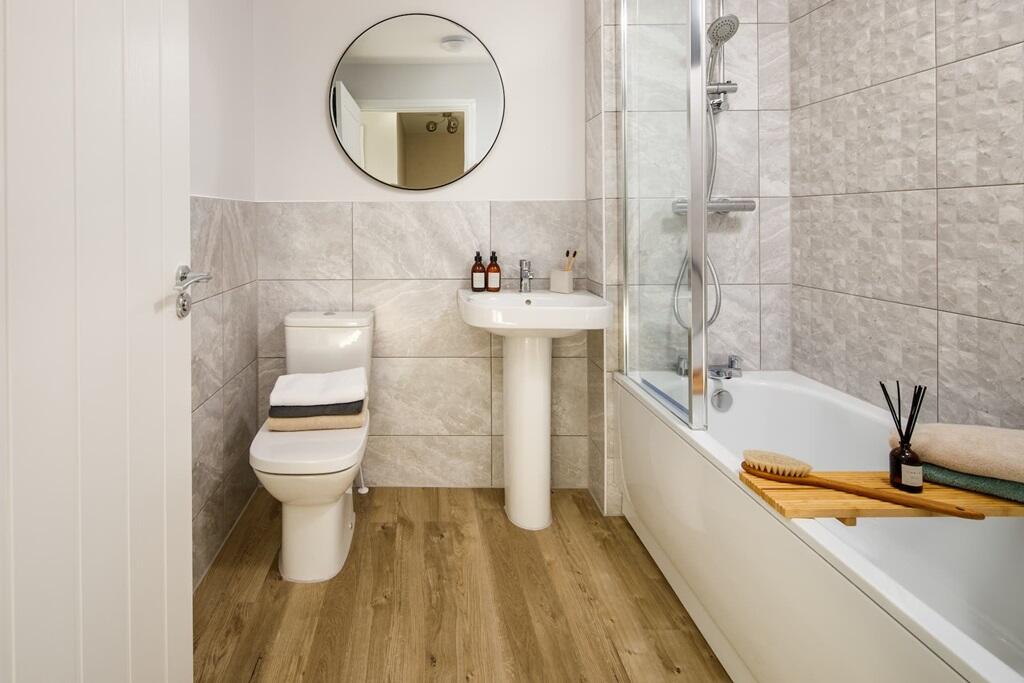 Contemporary family bathroom