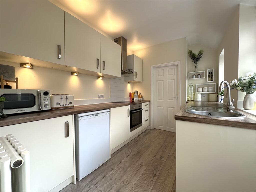 Stylish Modern Kitchen 384