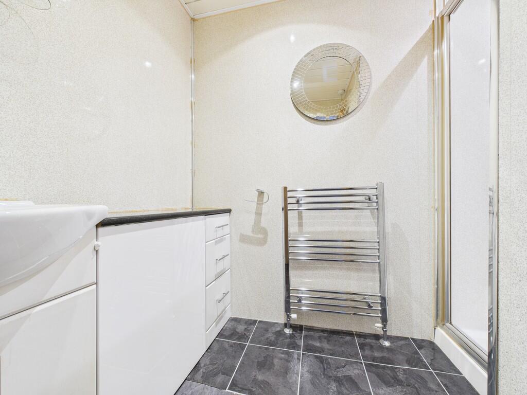 CAM05526G0-PR0042...