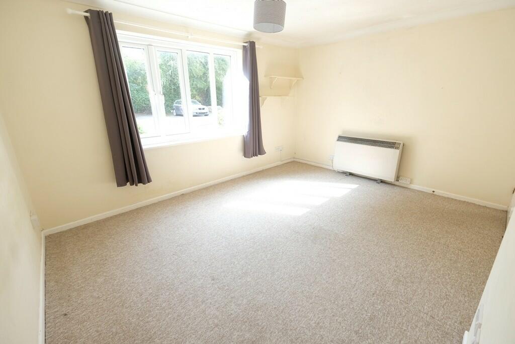 STUDIO ROOM