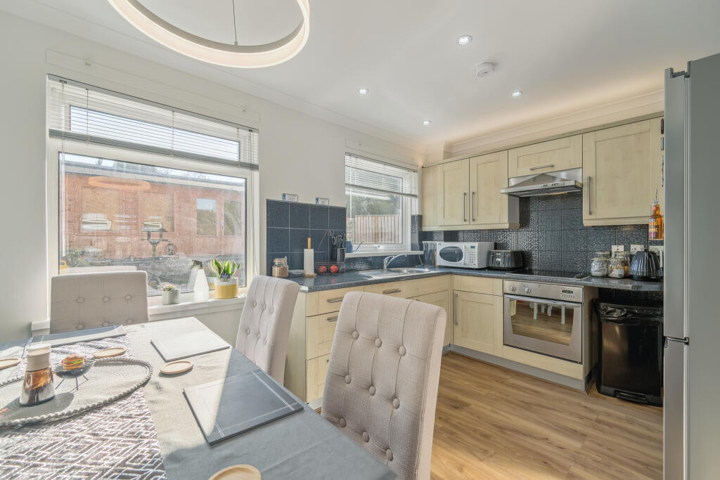 Kitchen/ Dining Room