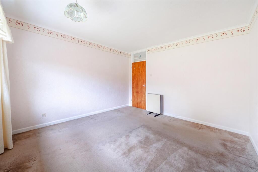 15 Simons Walk, Pattishall (16).jpg