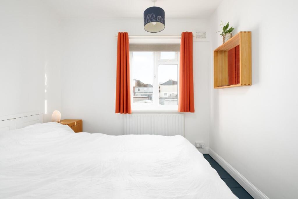 124 St. Peter's Rise, BS13--12.jpg