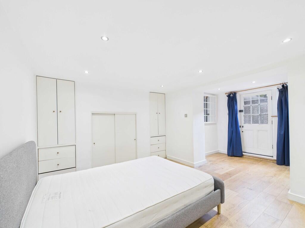 CAM03741G0-PR0136...