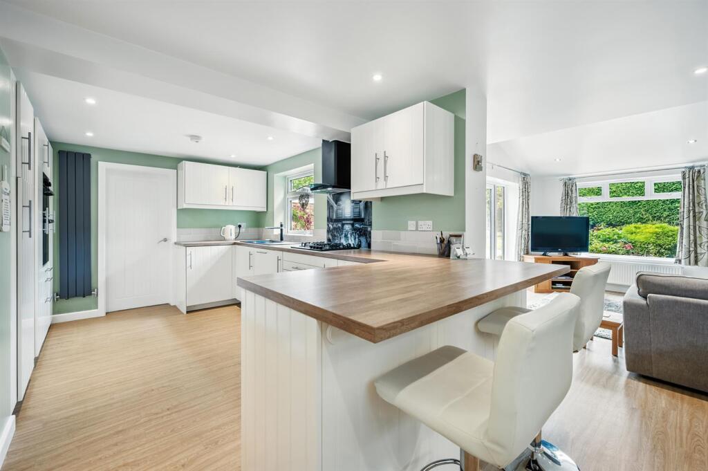 Breakfast bar and kitchen.jpg