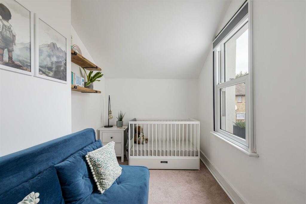 Curwen Avenue, E7