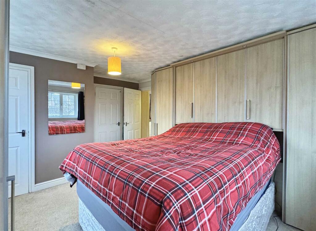 Bed 1b.jpg