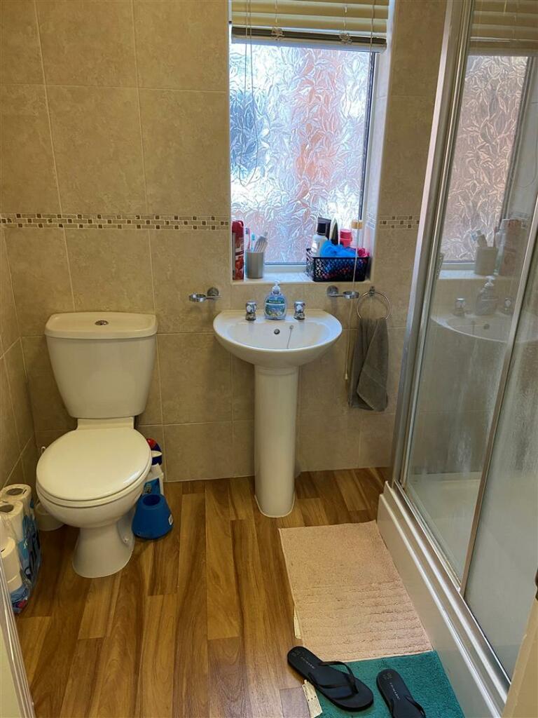 Bathroom 1.JPG