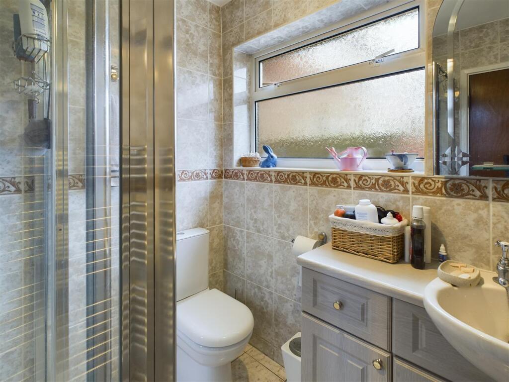 SHOWER ROOM 1