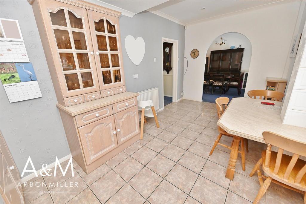 Extended L-Shaped Kitchen
