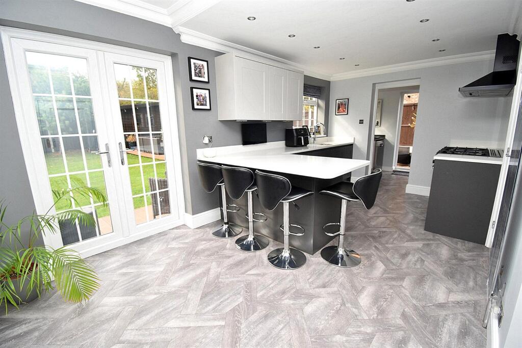KITCHEN 7.JPG