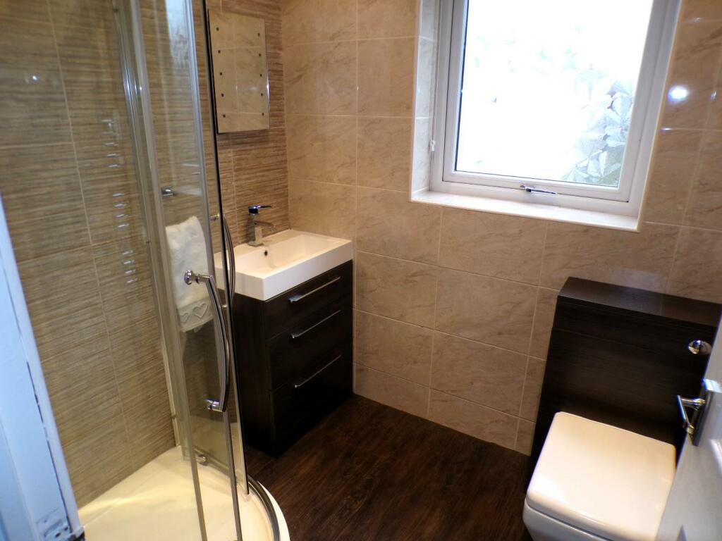 AshtonRd967bath.JPG