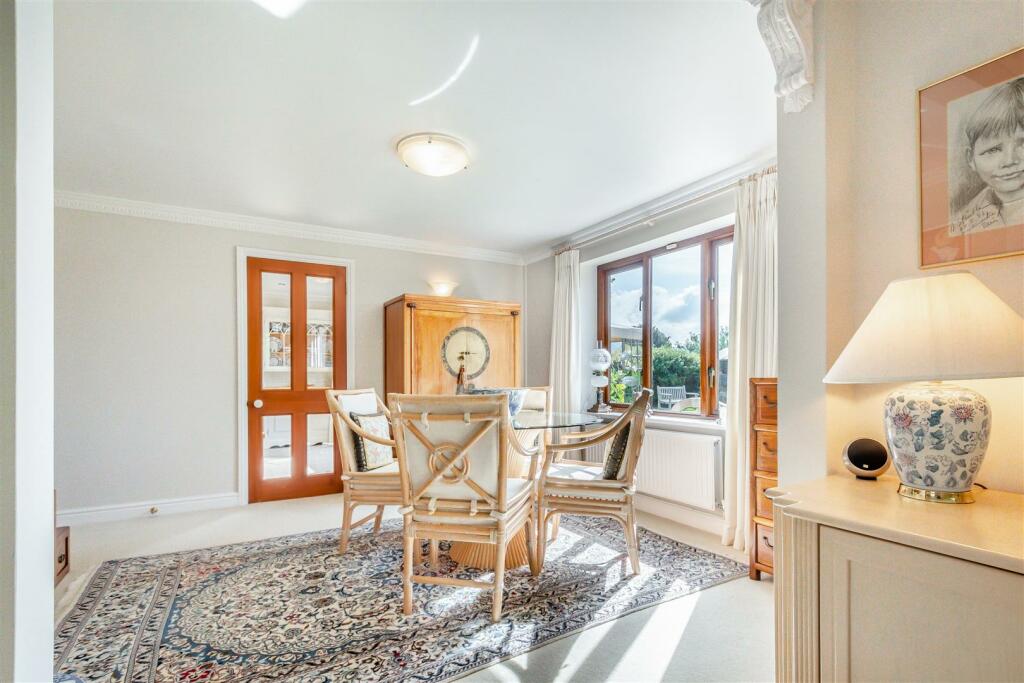 8569268-interior08.jpg