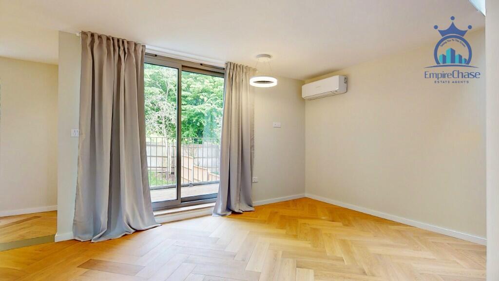 Main bedroom 