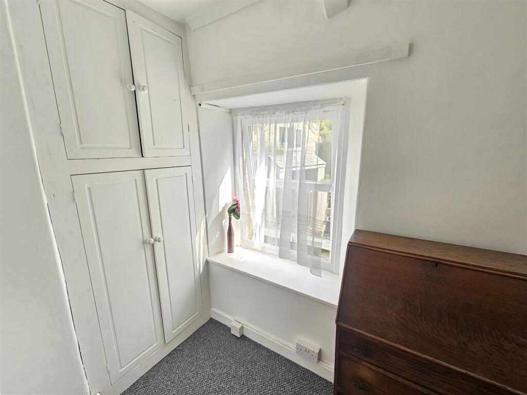 Bed 2.jpg