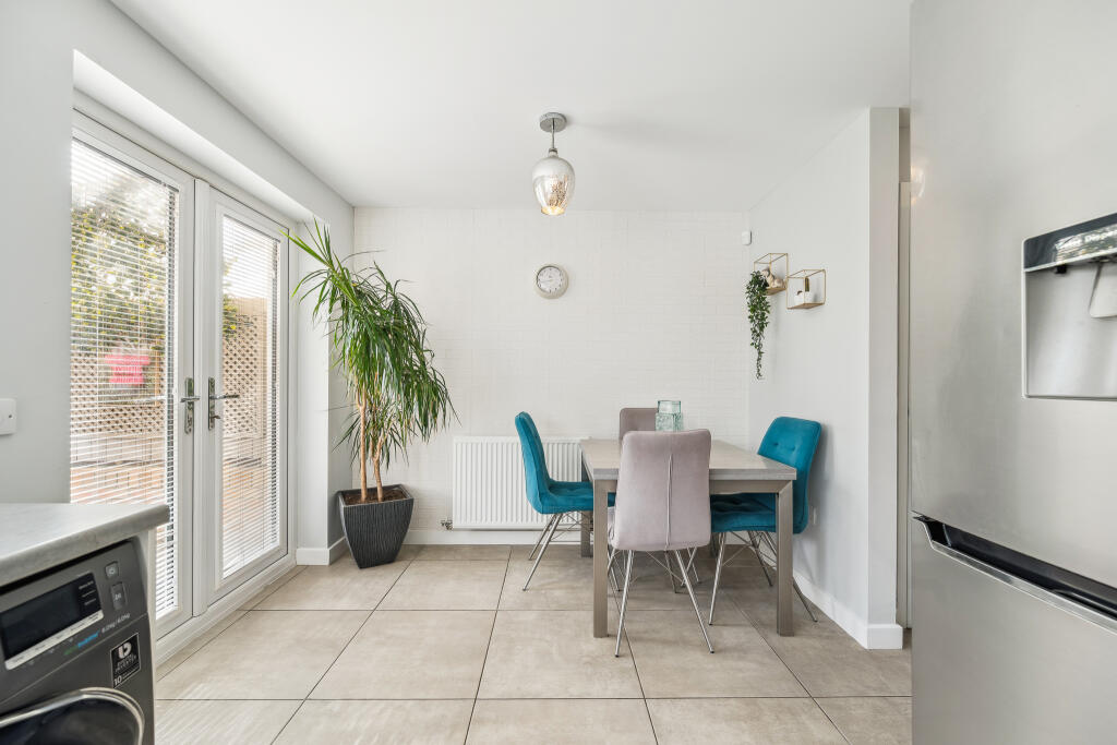 Kitchen/ Dining Room