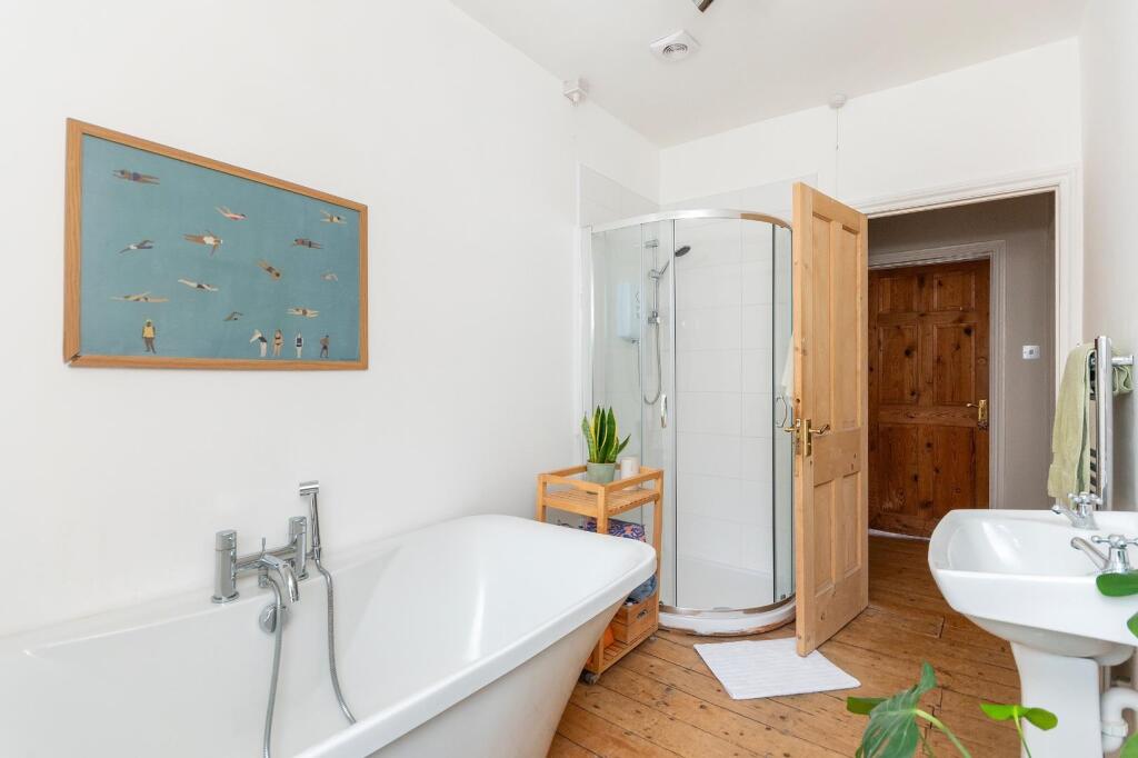 0S6RBN - Bathroom A.jpg