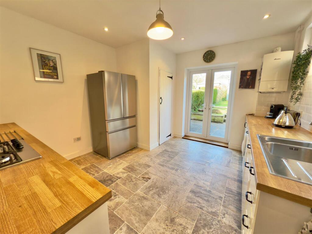 Kitchen 4.jpg