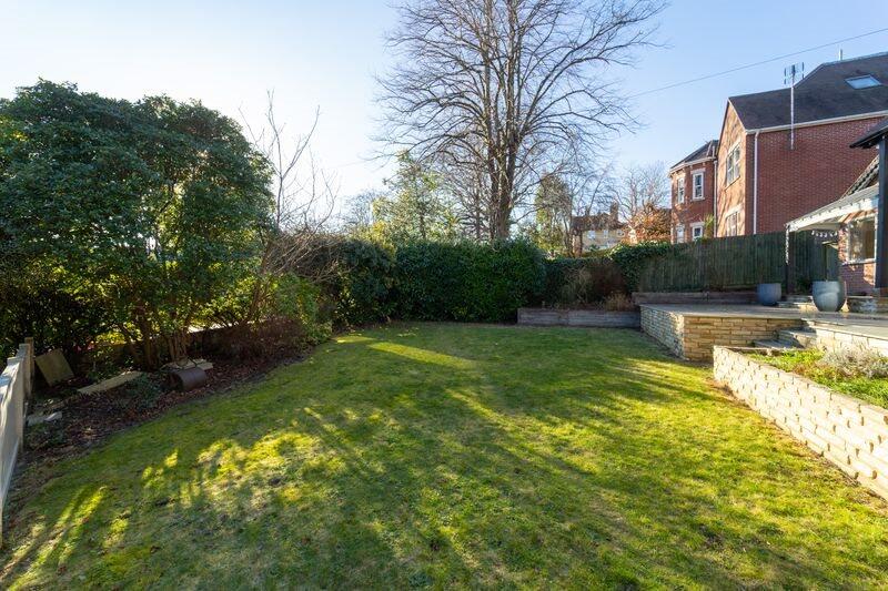 Front private garden